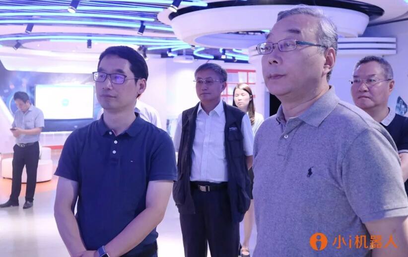 【合作伙伴】上海政協(xié)副主席王志雄一行赴小i機(jī)器人考察交流