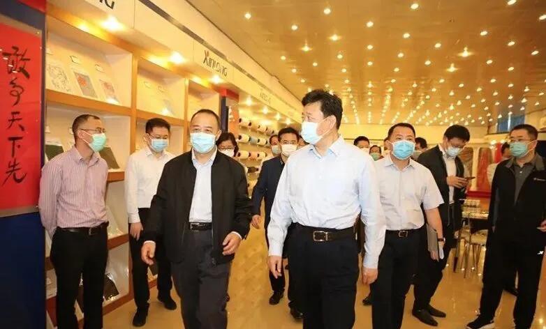【動態(tài)新聞】中央復工復產(chǎn)調(diào)研組蒞臨天堂硅谷旗下欣龍控股調(diào)研