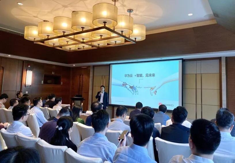 【行業(yè)聚焦】華為云蔣國(guó)文：+智能，見未來(lái)