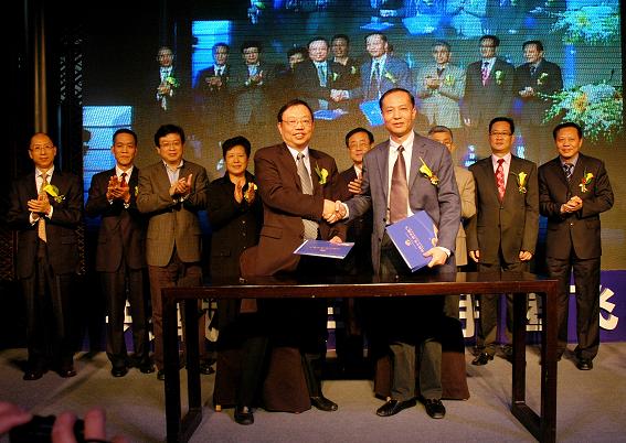 乘風(fēng)破浪會(huì)有時(shí)，直掛云帆濟(jì)滄?！苣甏鹬x會(huì)紀(jì)實(shí)